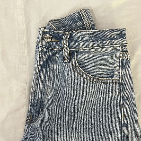 Brandy Melville Jean Shorts Size S - Picture 4 of 7